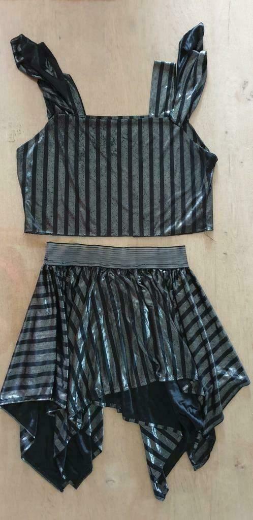 Verkleedkledij : Zwart gestreept bloes en rokje, Kleding | Dames, Carnavalskleding en Feestkleding, Ophalen of Verzenden, Zo goed als nieuw
