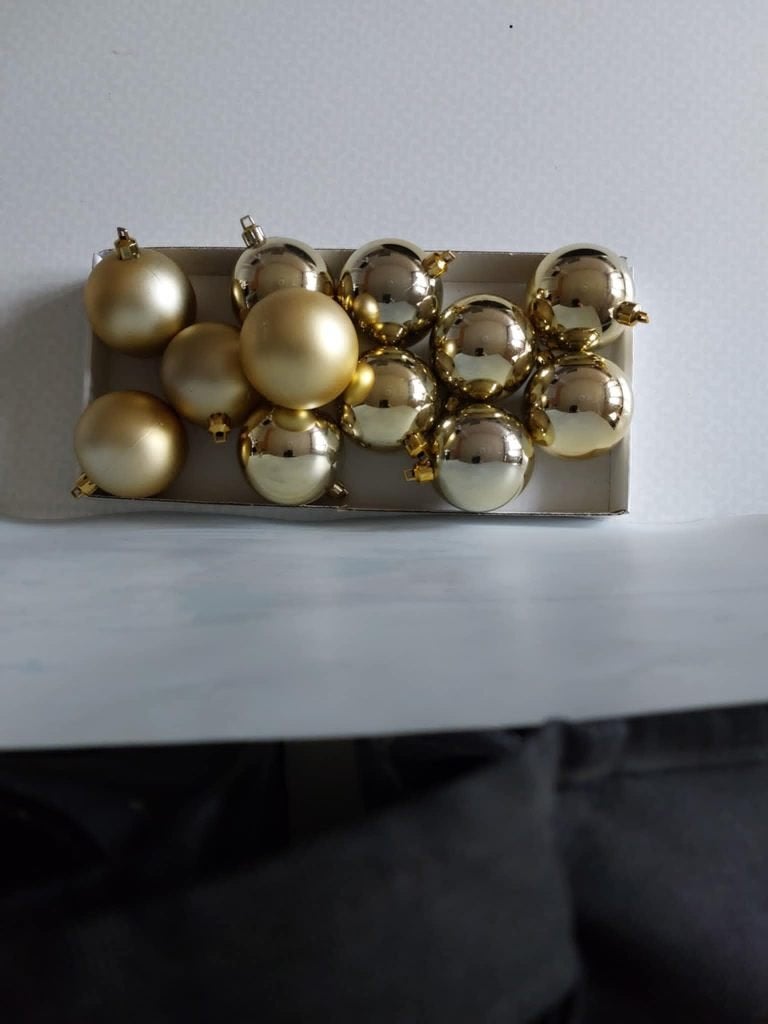 Kerstballen 2dozen vol grijze en gouden alles 2€, Diversen, Ophalen, Zo goed als nieuw