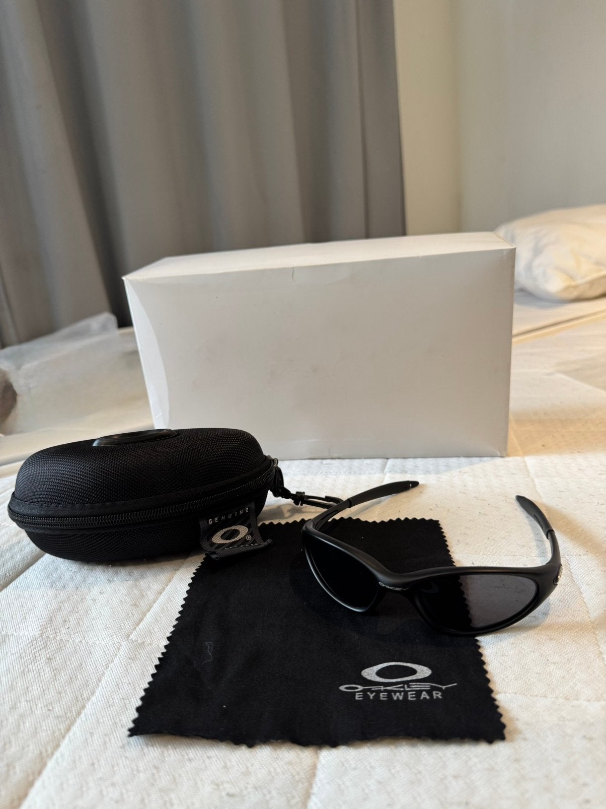 Sunglasses Oakley, Comme neuf, Oakley, Lunettes de soleil, Noir