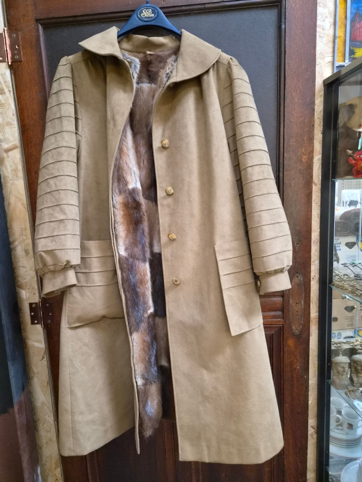 Luxe Italiaanse suède damesjas – OTAR Made in Italy maat 44, Antiek en Kunst, Antiek | Kleding en Textiel, Ophalen