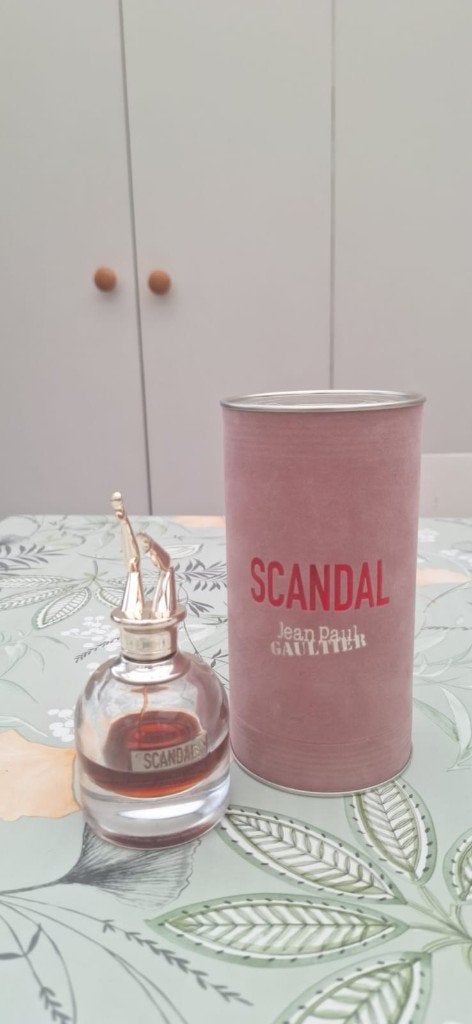 Flacon Scandal Jean Paul Gaultier EDP 50 ml, Collections, Enlèvement ou Envoi, Utilisé, Bouteille de parfum