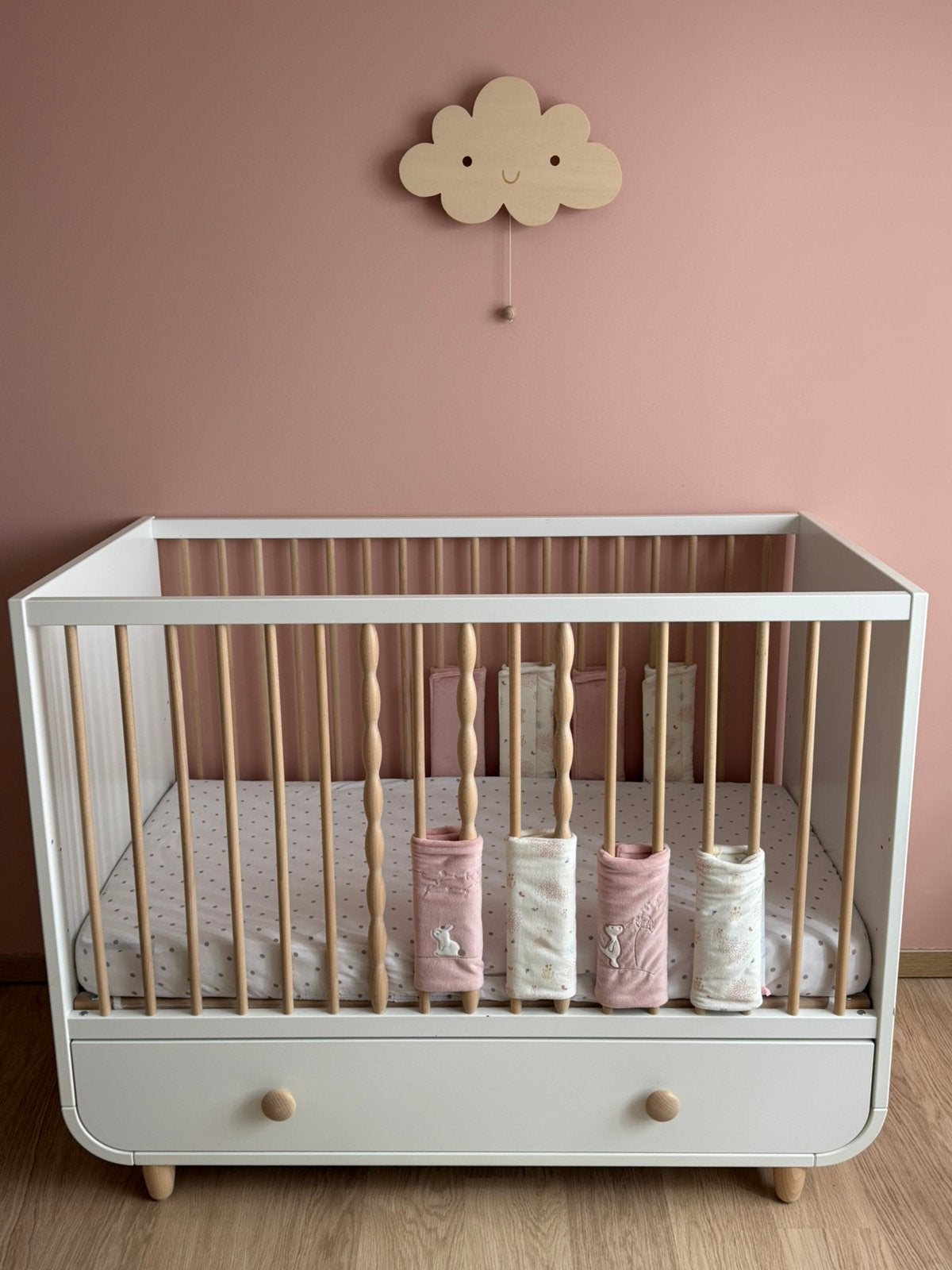 Kit chambre bébé IKEA MYLLRA - lit bébé + table à langer, Enfants & Bébés, Berceaux & Lits, Enlèvement, Comme neuf