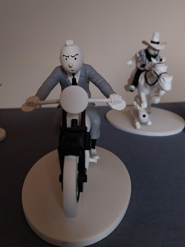 Tintin sur moto, Enlèvement, Tintin