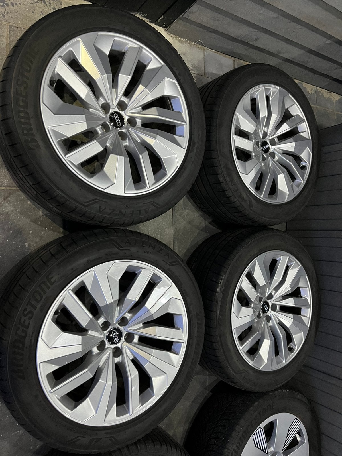 original audi 10jx 20 et 22 pas 5x112 avec pneus (q8), Autos : Pièces & Accessoires, Pneus et Jantes, Enlèvement ou Envoi, 285 mm