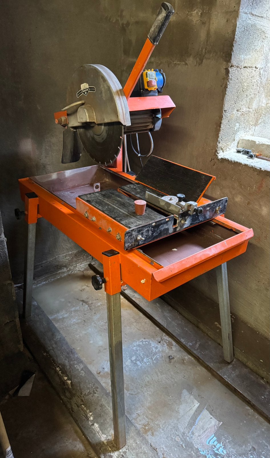 STEENZAAGMACHINE, Ophalen, Zo goed als nieuw
