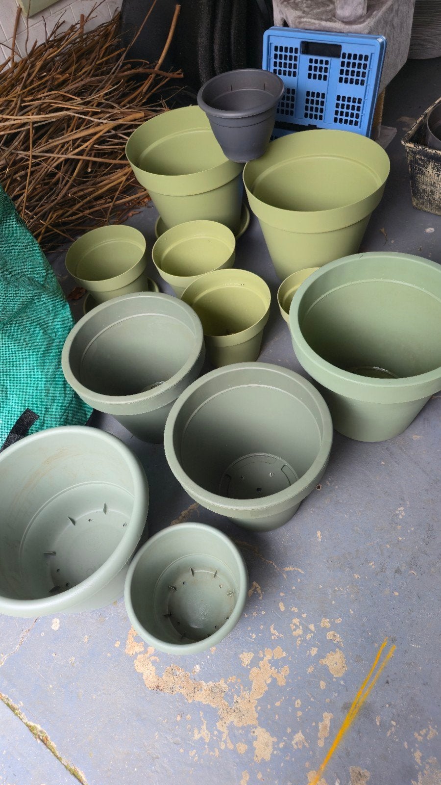 Lot kunstof bloempotten groen, Tuin en Terras, Bloempotten, Ophalen, Zo goed als nieuw, Kunststof