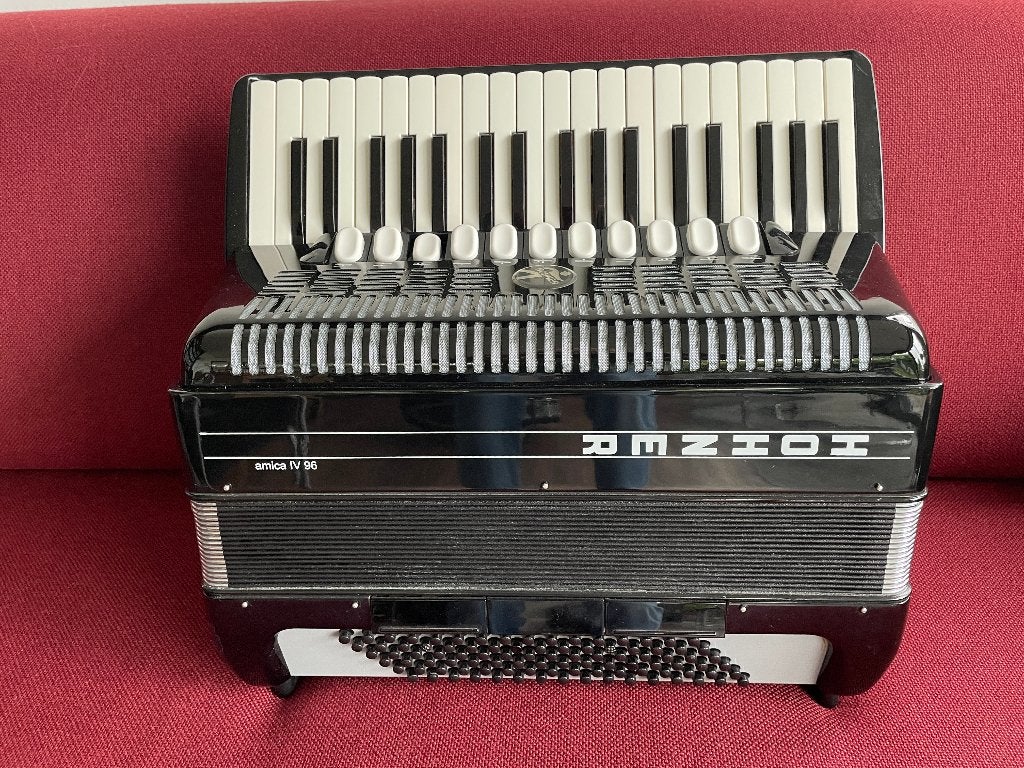 Z.g.a.n. Hohner Amica IV accordeon .120 bas .4 korig ., Musique & Instruments, Accordéons, Enlèvement ou Envoi, Comme neuf, Avec bretelles