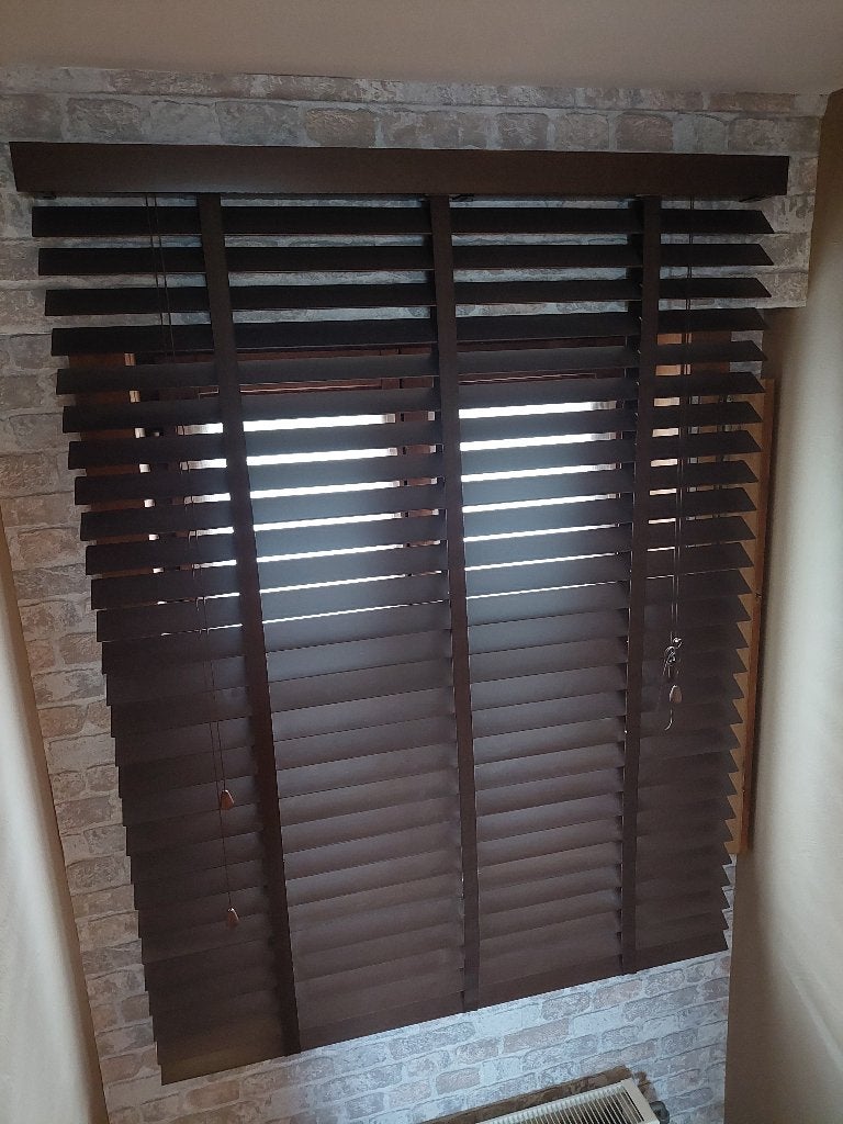 HOUTEN JALOEZIE ,  EEN LUXE UITSTRALING AAN HET INTERIEUR ., Huis en Inrichting, Ophalen, Jaloezie, Hout, Zo goed als nieuw