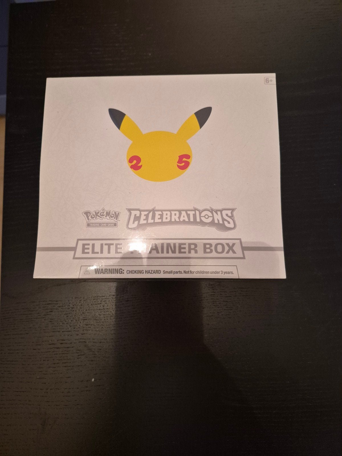 Pokémon 25th Celebrations Elite Trainer Box, Ophalen of Verzenden, Nieuw, Booster