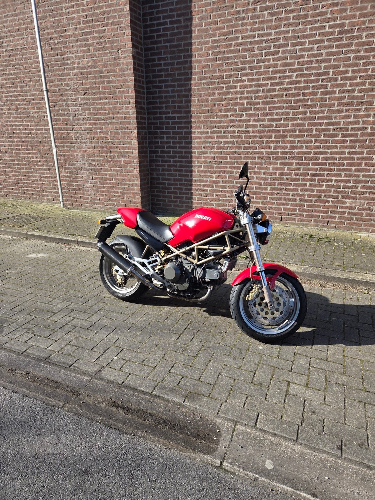 Ducati Monster 900 Carbu année 99., Motos, Motos | Ducati, Plus de 35 kW, Permis Moto A1 minimum, 2 cylindres, Particulier