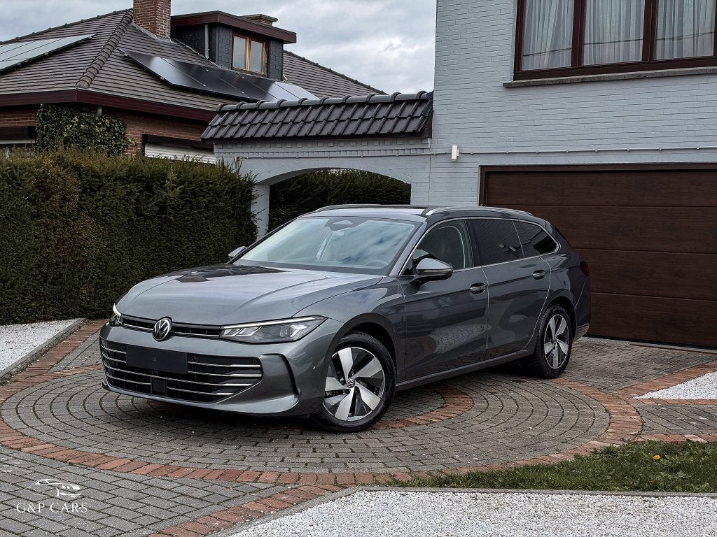 VW Passat Variant eTSI DSG | Massage | ACC | Navi | Camera, Auto's, 1498 cc, 4 cilinders, Verwarmde buitenspiegels, Bedrijf