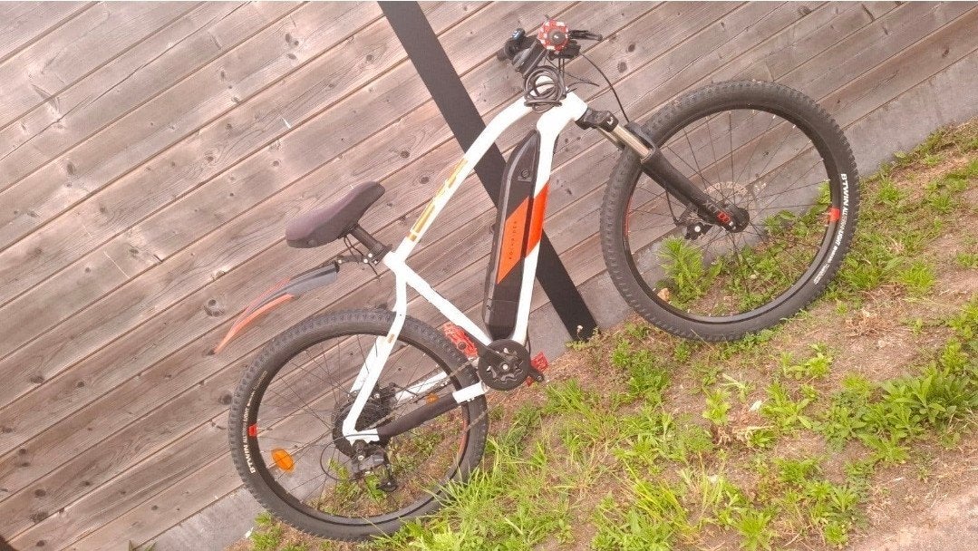 Rockrider électrique Hardtail personnalisé rouge et blanc, Enlèvement, Utilisé, 50 km par batterie ou plus, Autres marques
