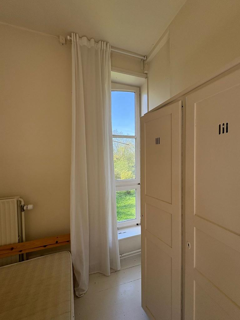 Witte lichte gordijn + roede, Huis en Inrichting, Stoffering | Gordijnen en Lamellen, Ophalen, Gebruikt, 100 tot 150 cm, 200 cm of meer