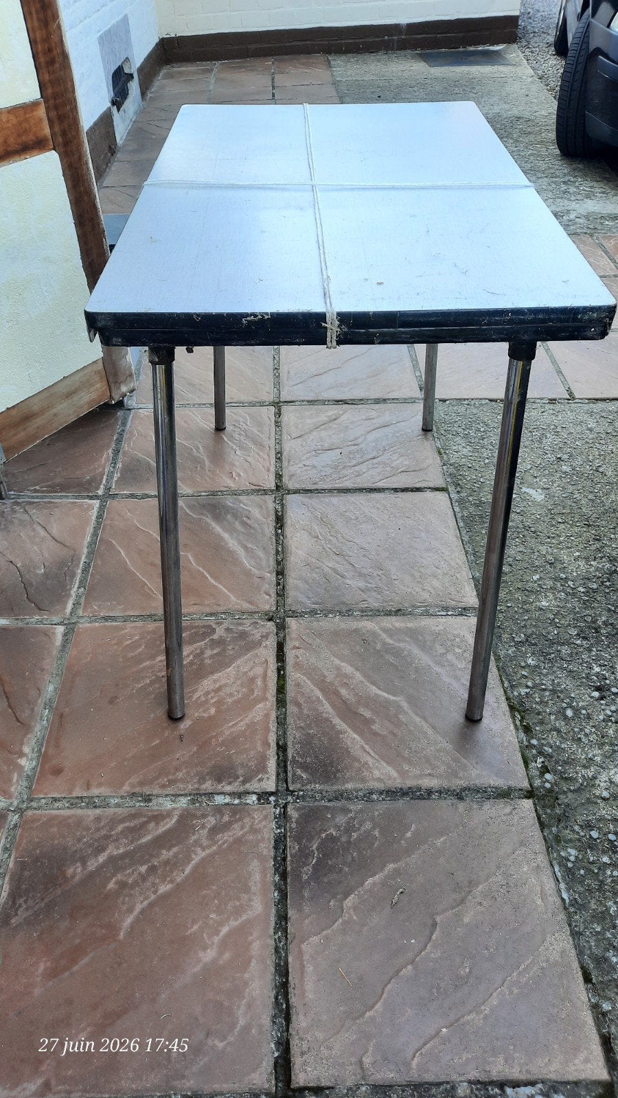 Table formica blanc, Caravanes & Camping, Enlèvement