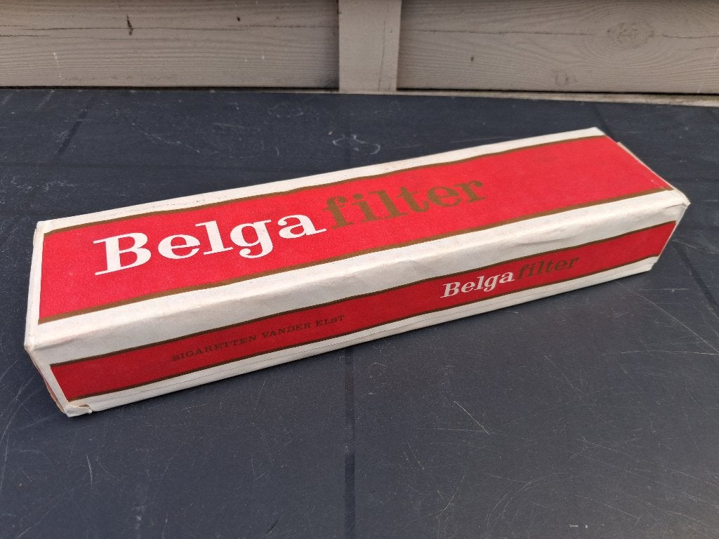 on ouvert contenant des paquets de CIGARETTES BELGA., Enlèvement ou Envoi, Comme neuf, Panneau publicitaire