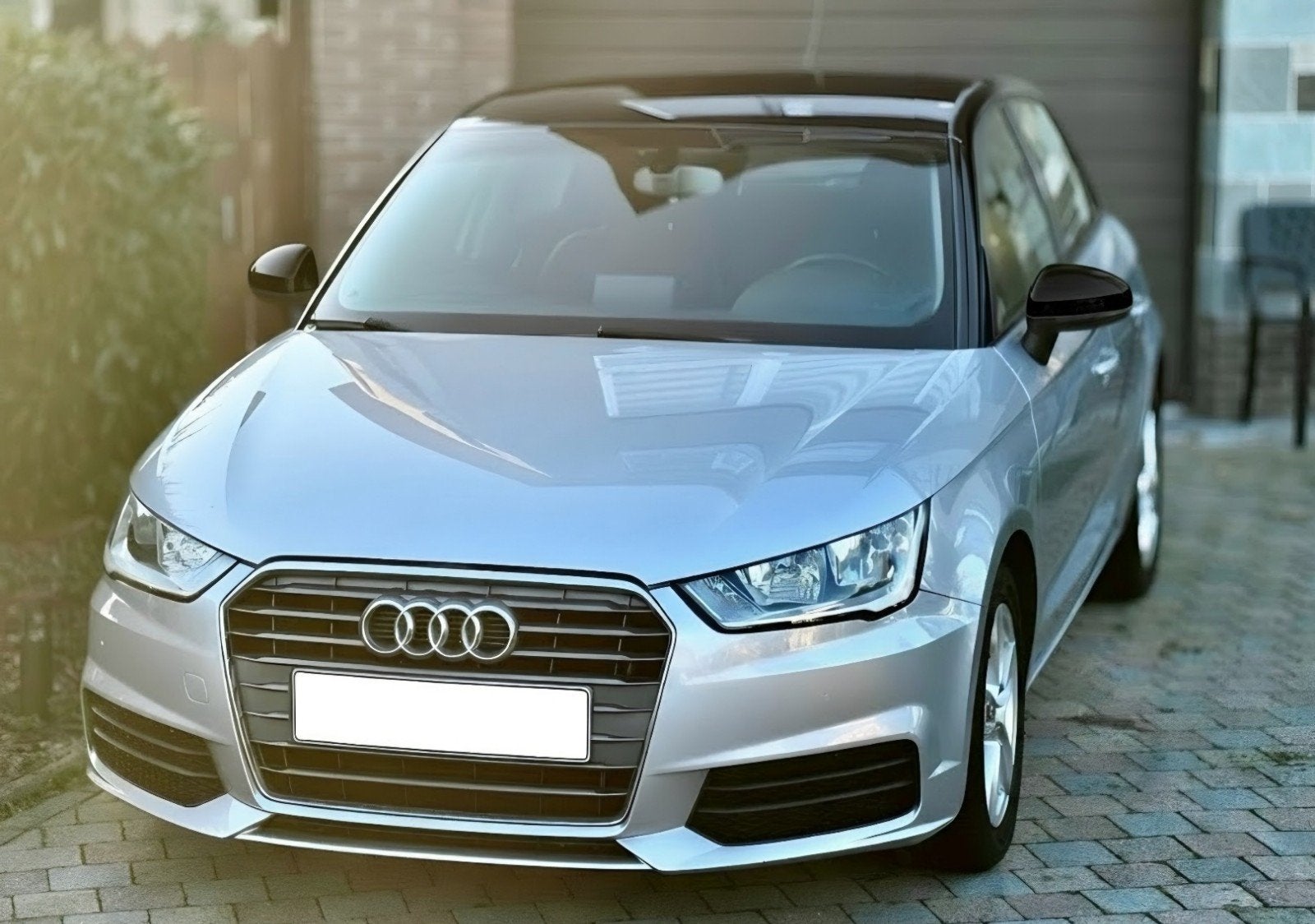 AUDI A1 SPORTBACK | 1.0 TFSI | 95PK | NAVIGATIE | SENSOREN |, Auto's, Voorwielaandrijving, Dealer onderhouden, A1, Leder en Stof