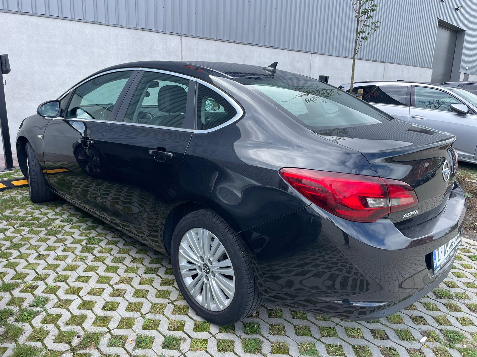 Opel Astra bj:2014, 169.000km, Voorwielaandrijving, 4 cilinders, Leder en Stof, Zwart