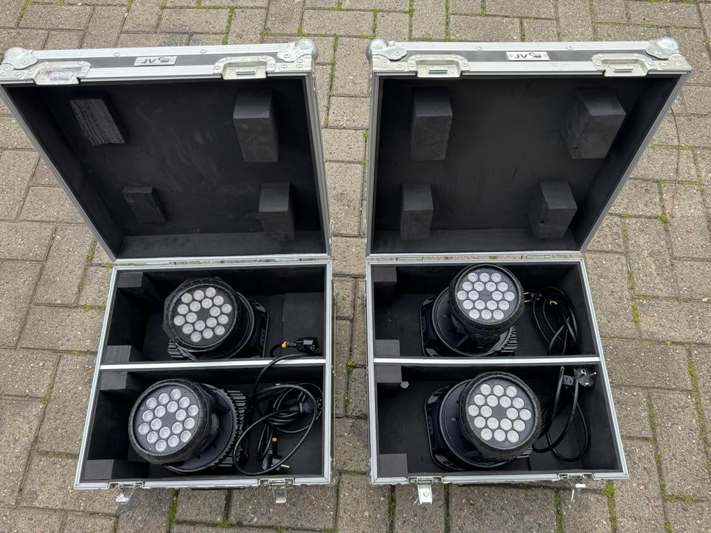 Mini lyre lightmaxx 18x3 watt en flightcase, Enlèvement, Utilisé