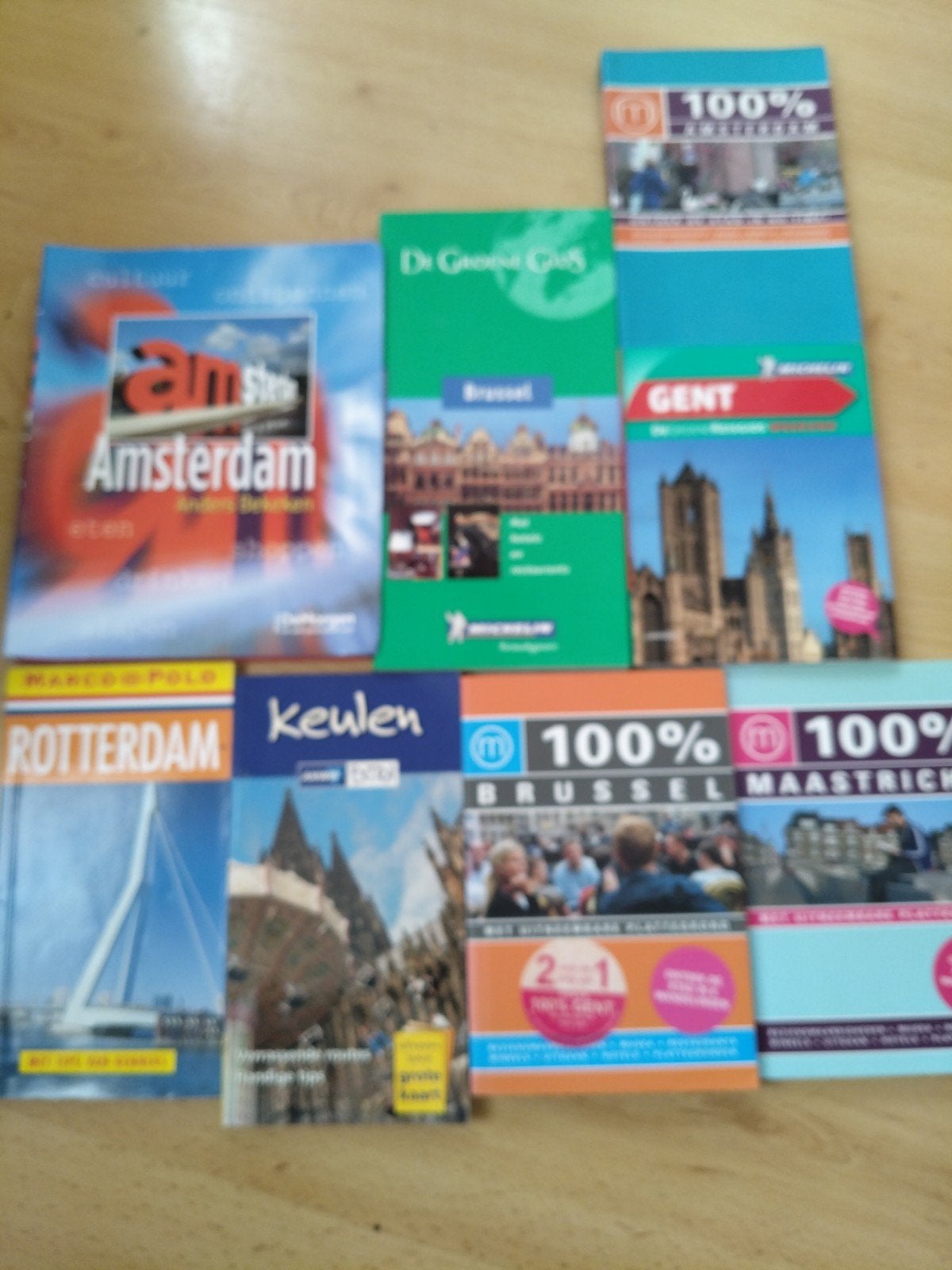reisgidsen dichtbij, Livres, Enlèvement ou Envoi, Vendu en Flandre, pas en Wallonnie