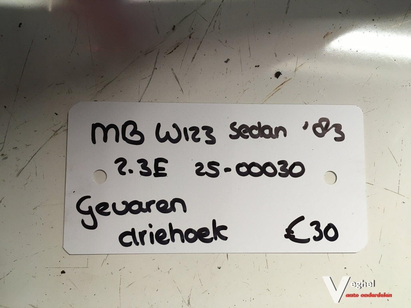 Mercedes W123 Sedan 2.3 1983 Wagennr 2500030  Gevarendriehoe, Gebruikt, -, -, Ophalen of Verzenden
