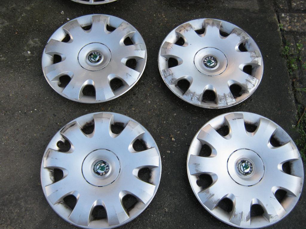 4  wieldoppen   Skoda 15r, Auto diversen, Wieldoppen, Ophalen of Verzenden, Gebruikt