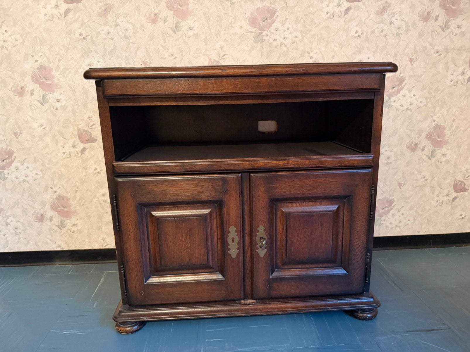 Meuble TV/meuble de rangement en bois massif, Maison & Meubles, Armoires | Mobilier de télévision, Enlèvement, Utilisé