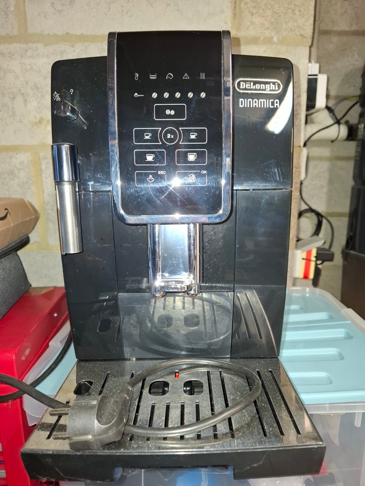 cafetière Delonghi Expresso broyeur Dinamica, Réservoir d'eau amovible, Combiné, 2 à 4 tasses, Comme neuf