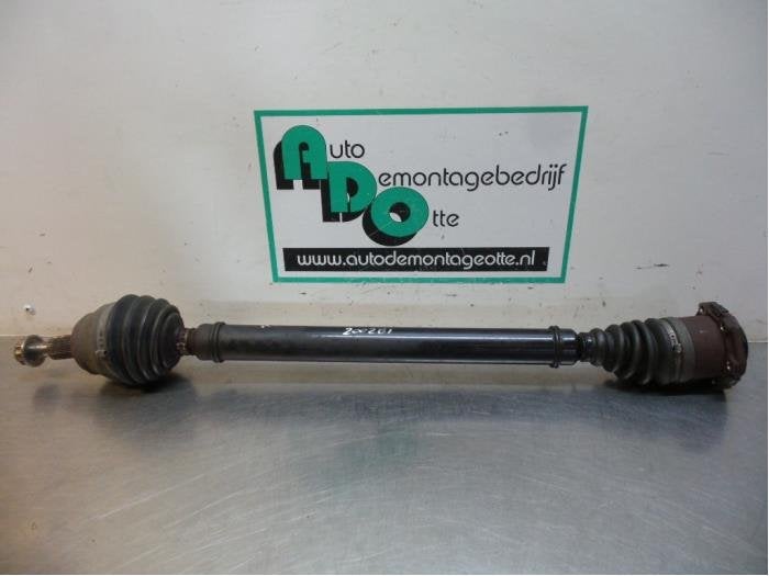 Aandrijfas rechts-voor van een Volkswagen Golf (Golf 97-), Gebruikt, -, Volkswagen, -