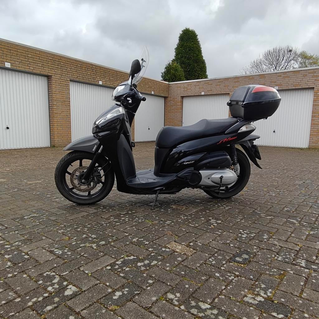 Honda SH300 nieuwe remmen banden batterij, Motoren, Motoren | Honda, Particulier