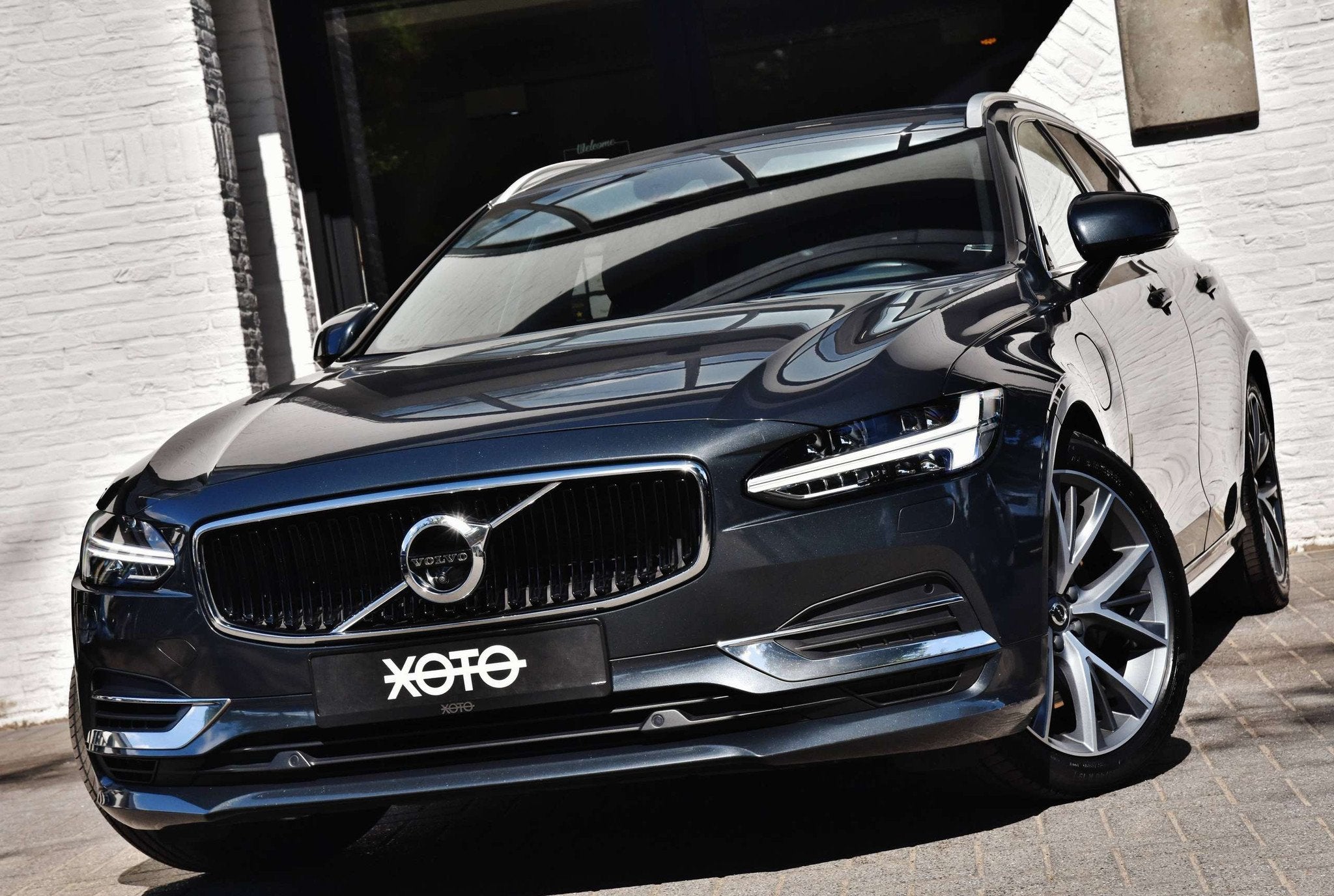 Volvo V90 2.0 T8 AWD PHEV MOMENTUM PRO * PANO / TREKHAAK / L, Autos, Cuir, Argent ou Gris, Achat, V90
