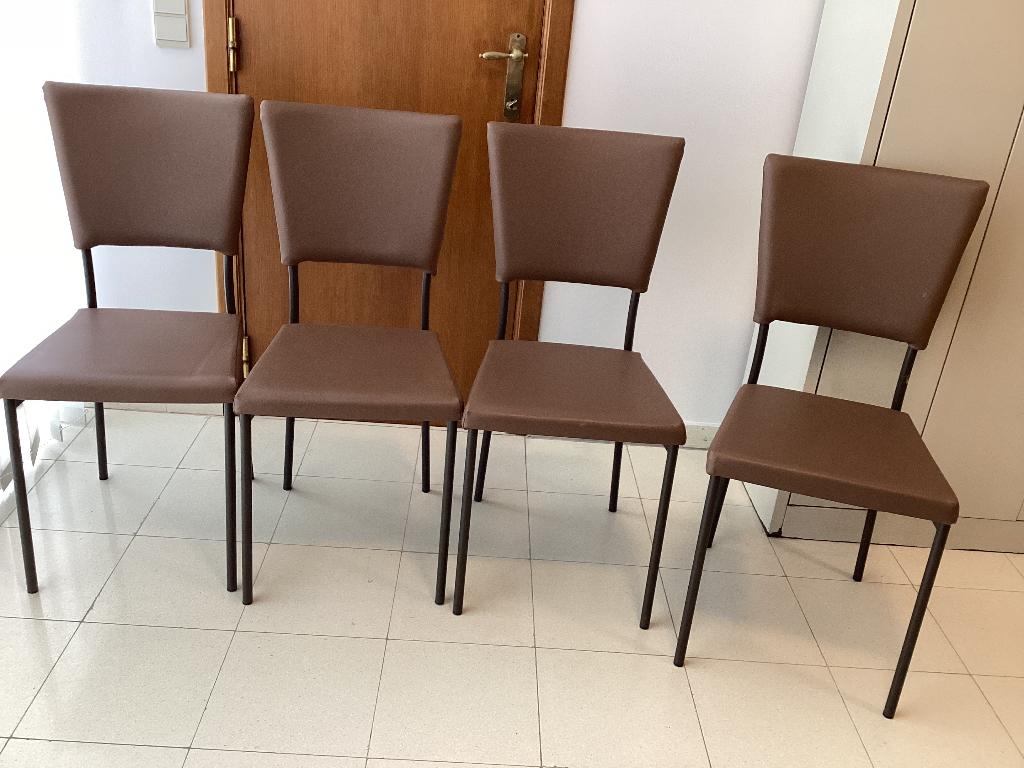 Bruine stoelen van imitatieleer, Huis en Inrichting, Stoelen, Ophalen, Bruin, Zo goed als nieuw, Vier