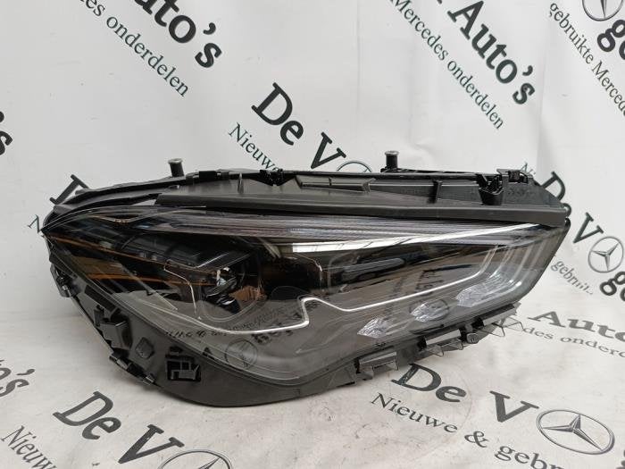 Phare droit d'un Mercedes CLA, 3 mois de garantie, Utilisé, -, -