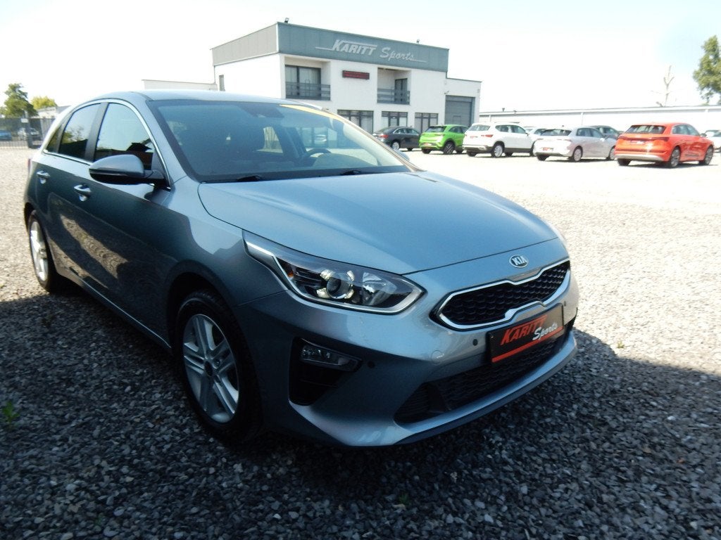Kia Ceed 1.4i 100 pk GPS/cruise/camera/ trekhaak, Autos, Achat, Euro 6, Entreprise, Boîte manuelle