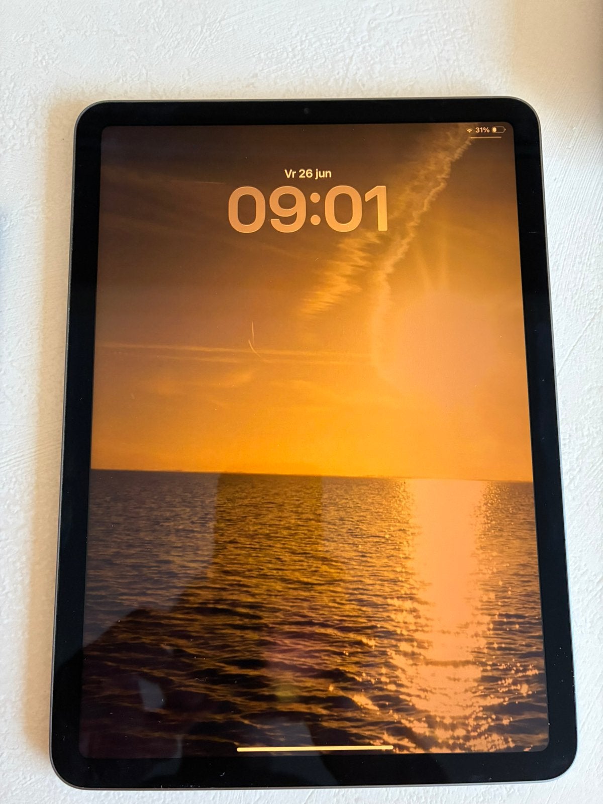 Ipad air 5e gen 64 gb space gray en optie logitech toetsbor, Informatique & Logiciels, Apple iPad Tablettes, Enlèvement ou Envoi
