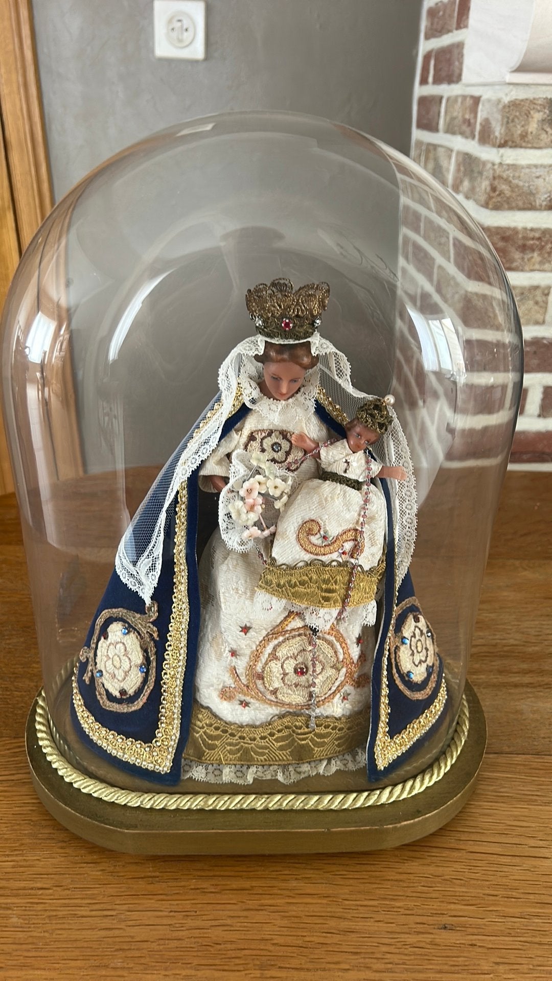 Maria met kind onder glazen stolp, Ophalen of Verzenden