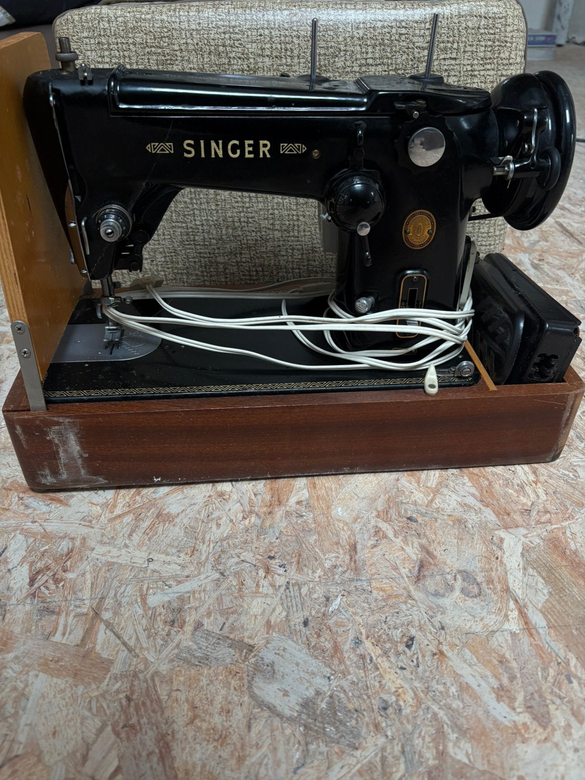 Machine à coudre Vintage Singer avec étui en bois Fonctionne, Enlèvement