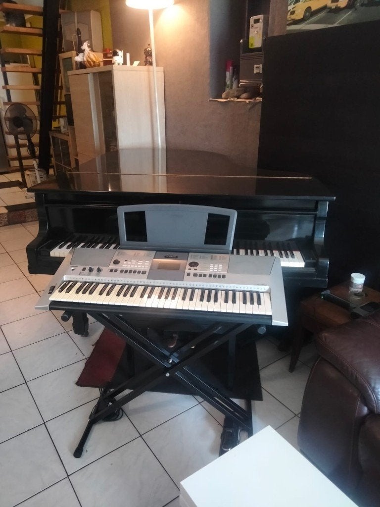 Piano Numérique Yamaha PSR e413, Musique & Instruments, Pianos, Autres couleurs, Digital, Enlèvement, Utilisé