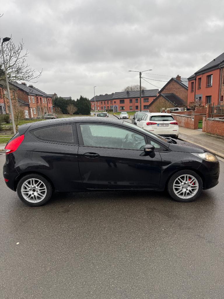 Ford fiesta 1.6 tdci, Auto's, Voorwielaandrijving, Euro 5, Stof, Zwart