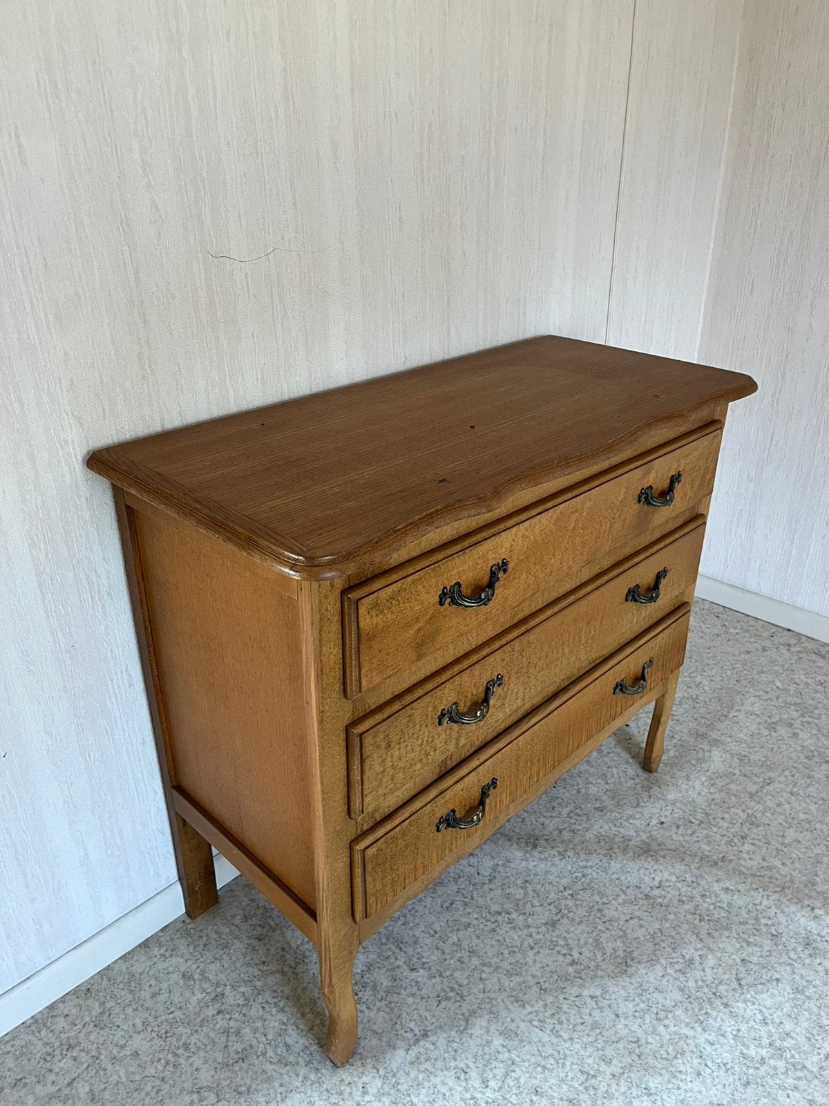Commode en bois à trois tiroirs, 3 ou 4 tiroirs, 25 à 50 cm, Klassiek, Moins de 100 cm