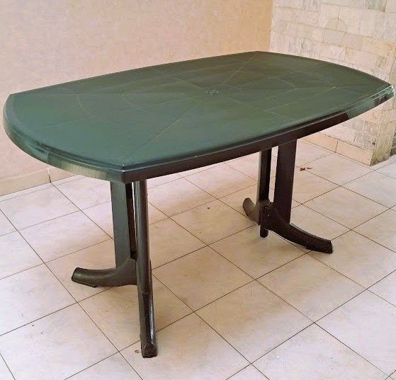 tuintafel kunststof 1m25 x78x73 , stevige poten en stabiel, Ophalen, Zo goed als nieuw, Ovaal, Kunststof
