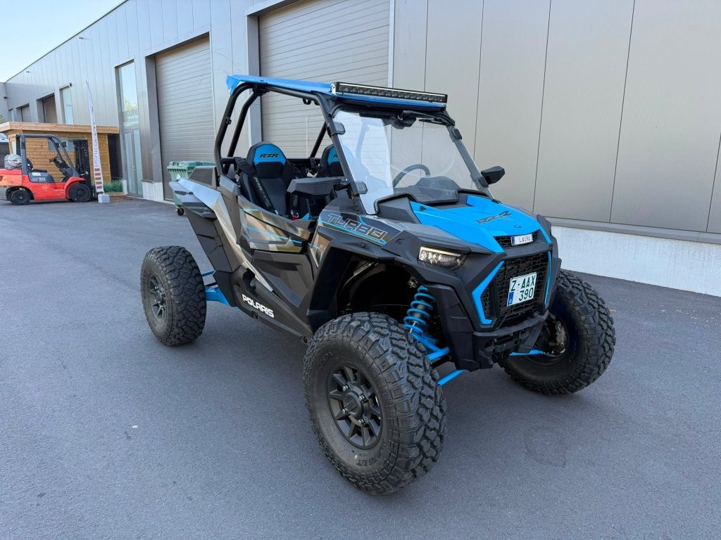 Polaris RZR XP1000 TURBO, 2 cylindres, 1000 cm³
