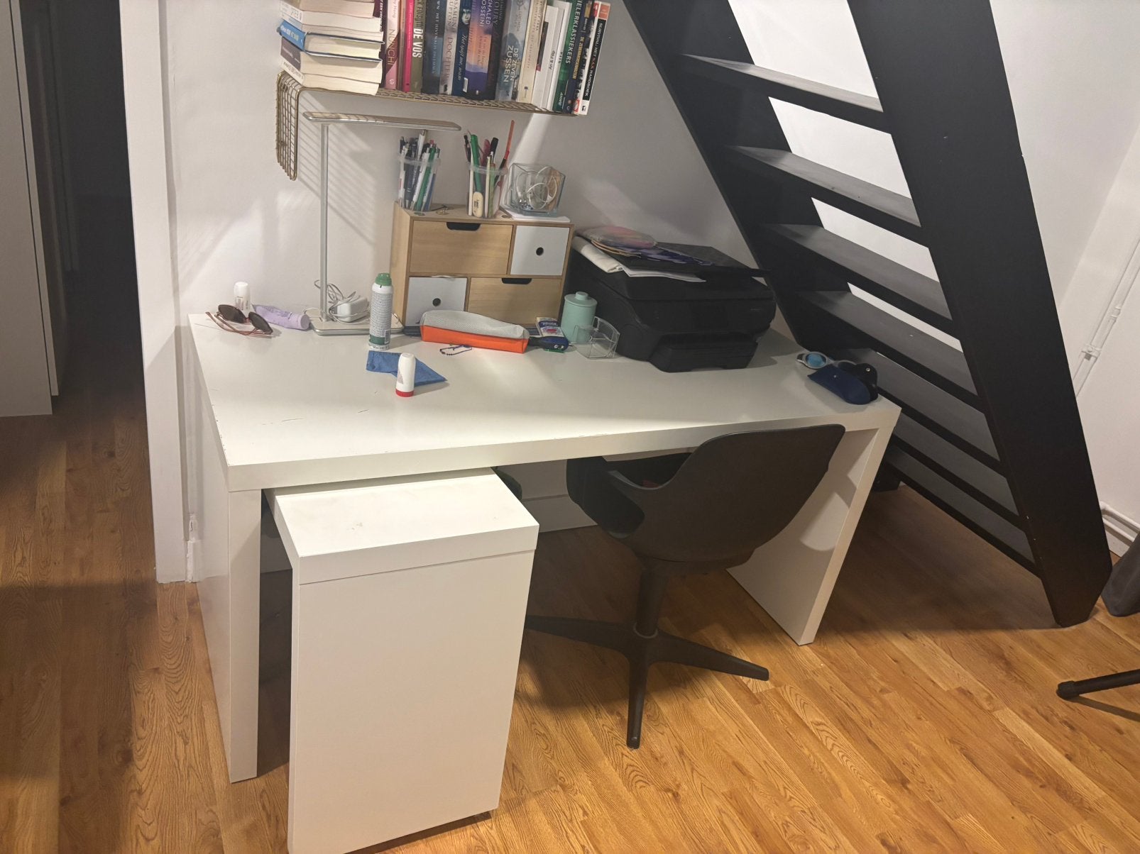 Bureau met uitrekbaar blad + bureaustoel, Huis en Inrichting, Bureaus, Ophalen, Gebruikt, IKEA, Wit