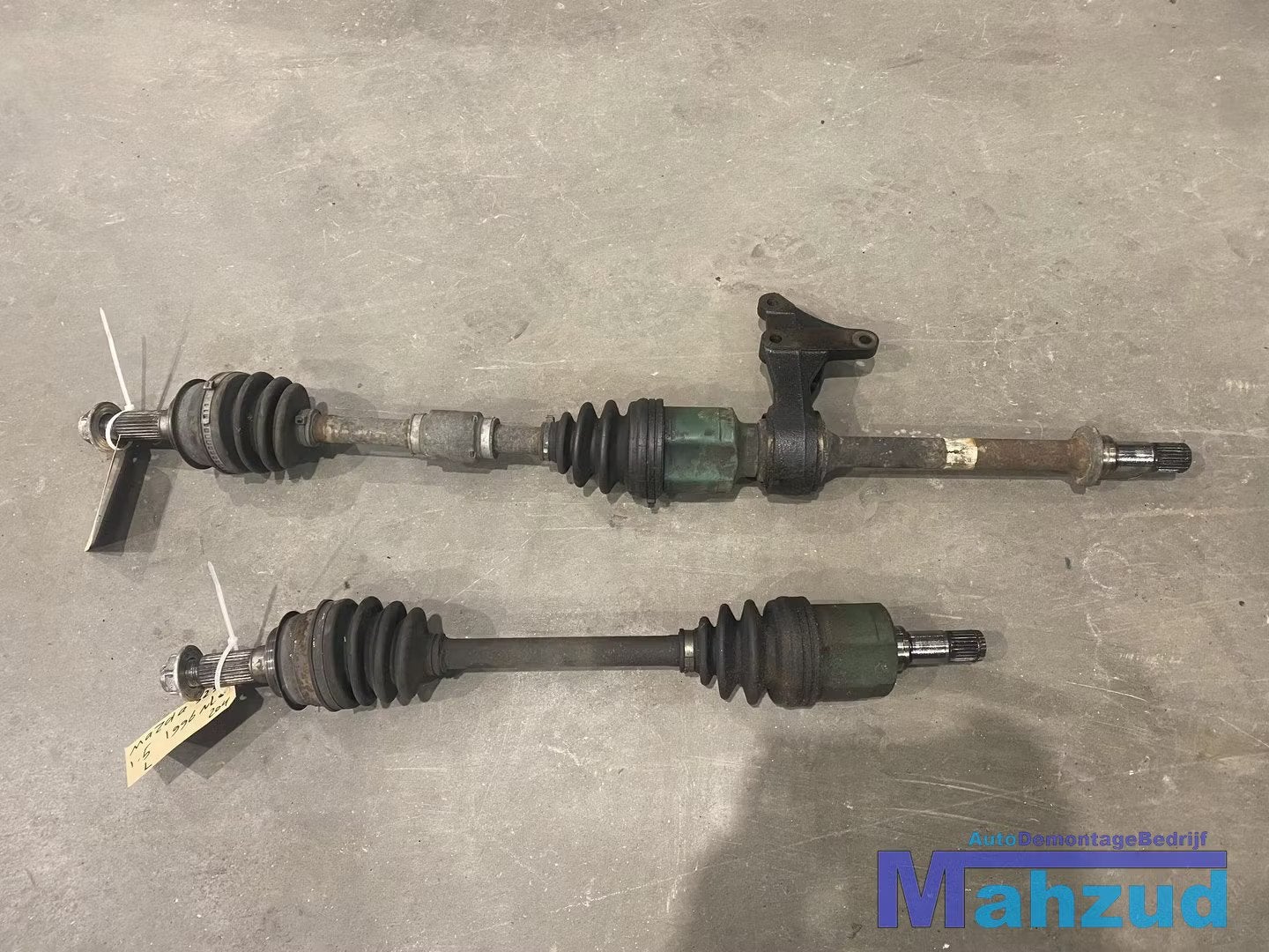 MAZDA 323 1.5 Z5DE Aandrijfas links rechts 1994-1998, Shinchi, Fuchu-Cho 3-1
730-8670  Hiroshima, Mazda Motor Corporation, Info@mazda.co.jp