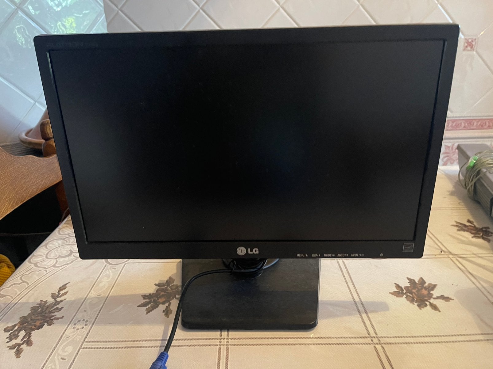 18,5" LG PC-monitor - compleet met kabels, Computers en Software, Monitoren, Zo goed als nieuw, VGA, Ophalen