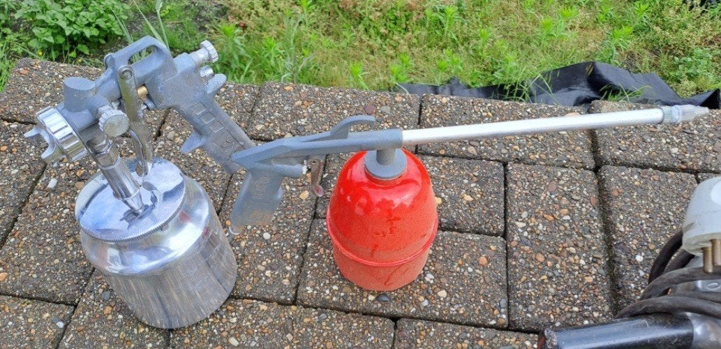 2 Spuitbussen vo persluchtmachine!, Ophalen