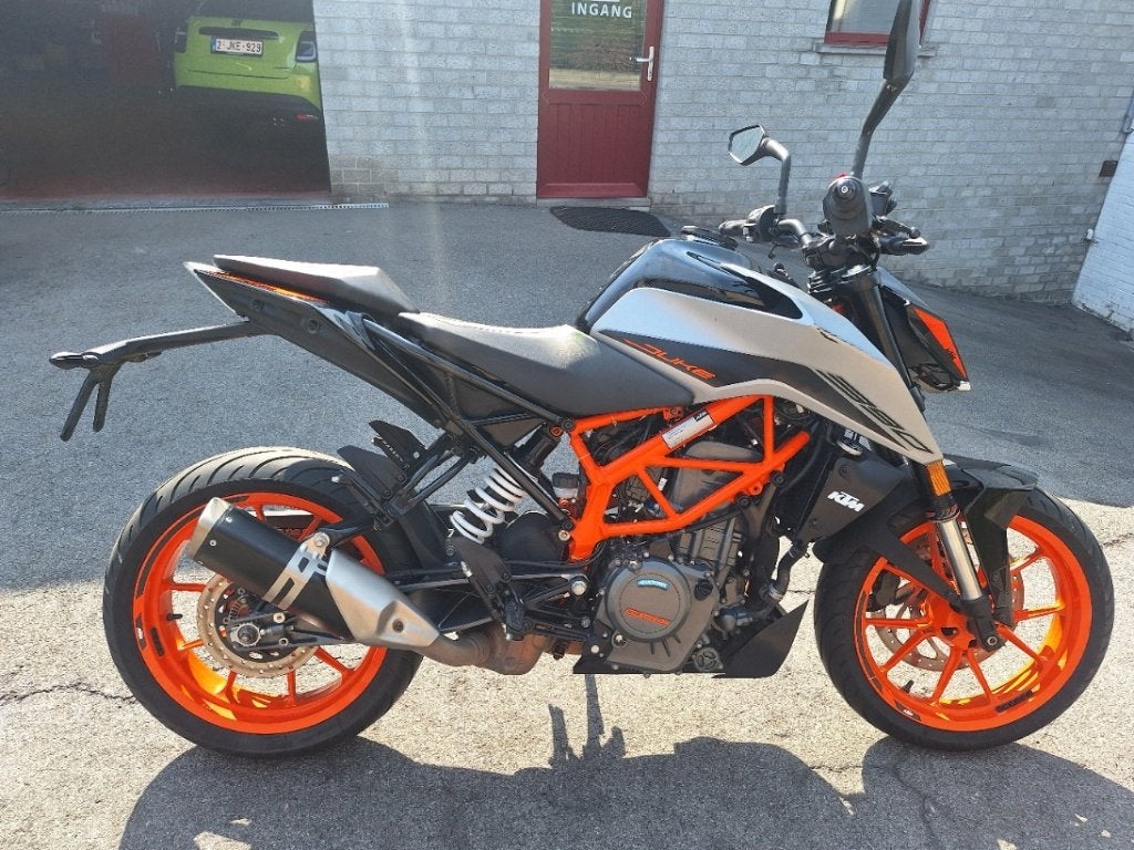 KTM Duke 390 met garantie, 390 cc, LED Verlichting, CommV Motos Raes, Minimaal motorrijbewijs A2