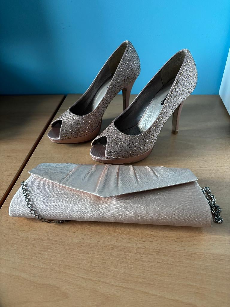 Zalmrose stiletto's met tasje (maat 37), Kleding | Dames, Schoenen, Ophalen of Verzenden, Mezura, Roze, Gedragen
