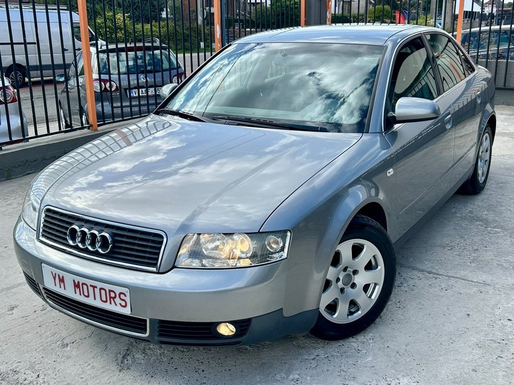 Audi a4 berlinne ** 88.000km ** essence **, Autos, Argent ou Gris, Achat, 5 portes, 1200 kg