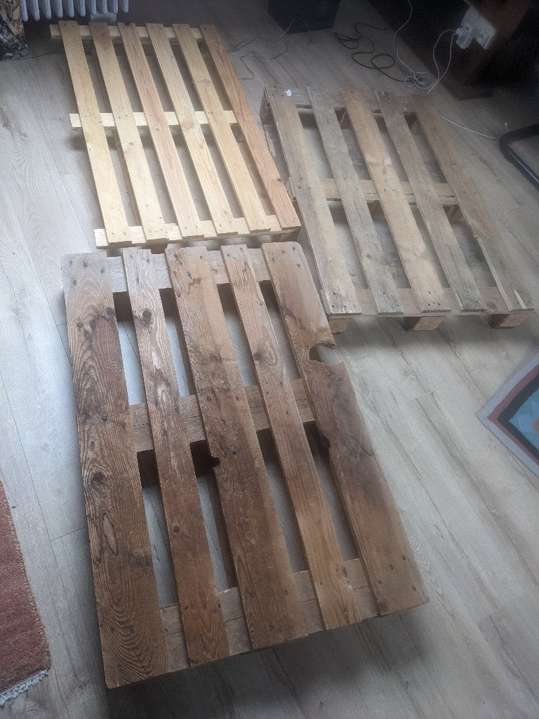 Trois palettes, Enlèvement, Utilisé, Outillage ou Accessoires