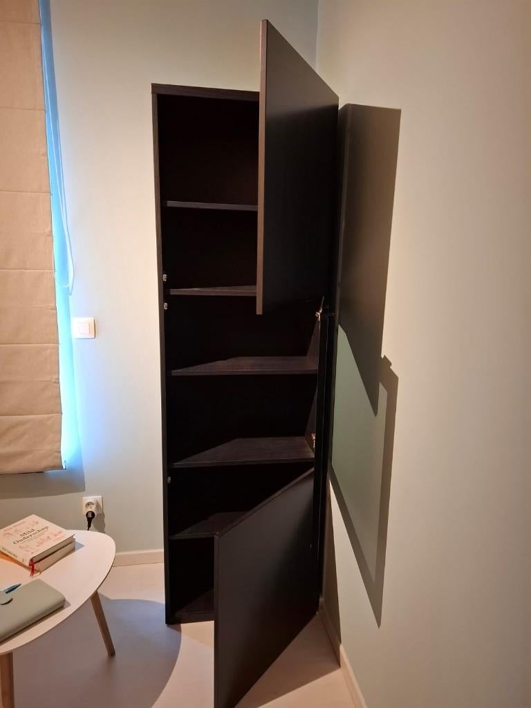 besta kast zwartbruin, Ophalen